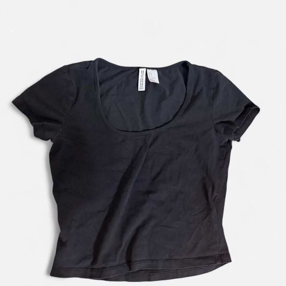 Divided by H&M black scoop neck fitted tee, size S